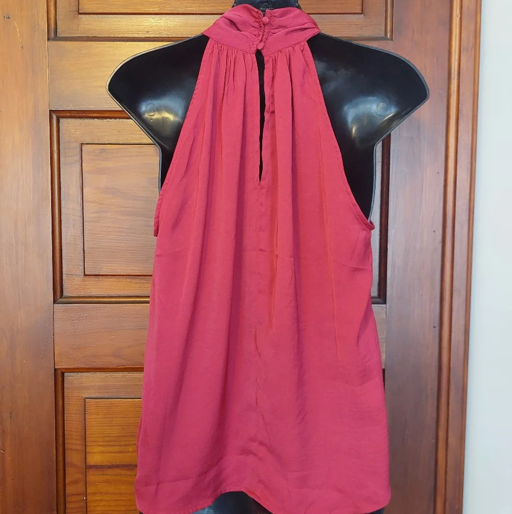 Halter top - Picture 2 of 3